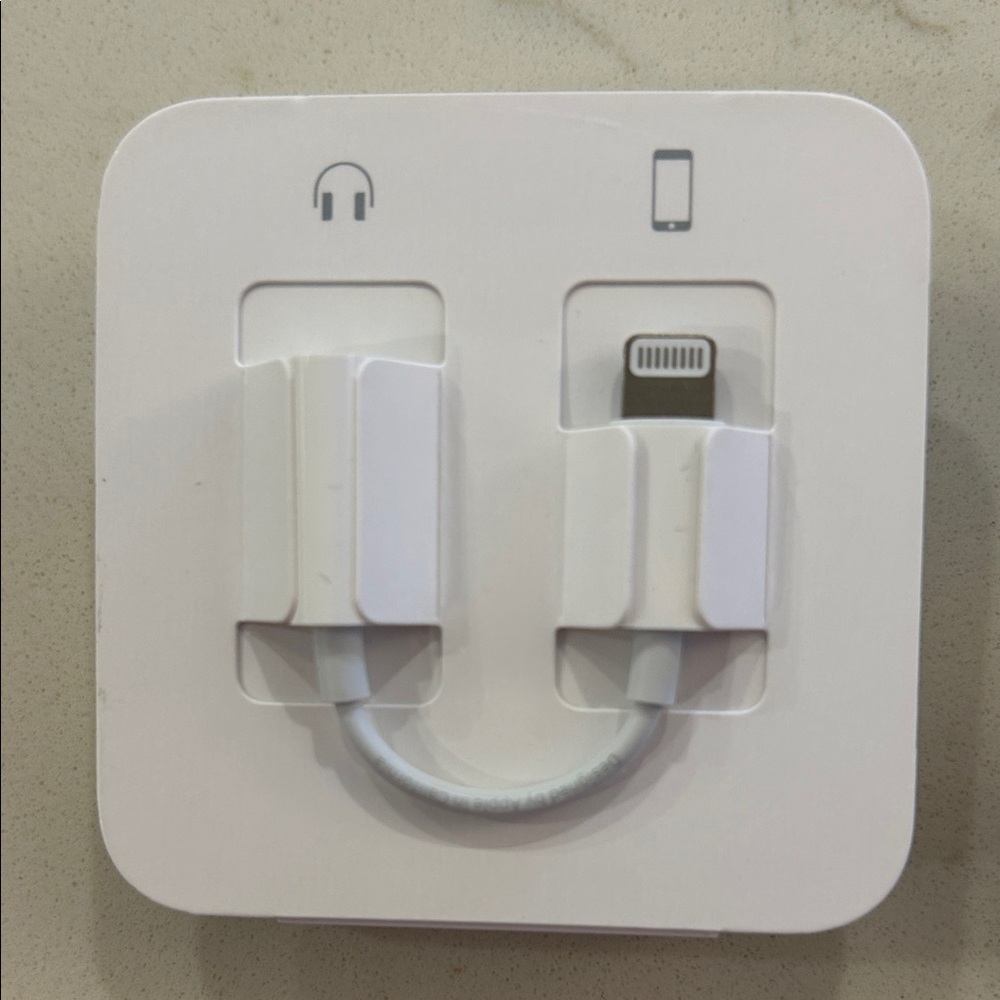 Apple OEM 2 Sets White Wired Earbuds with 1 Lightning Audio Jack Adapter - Picture 3 of 6